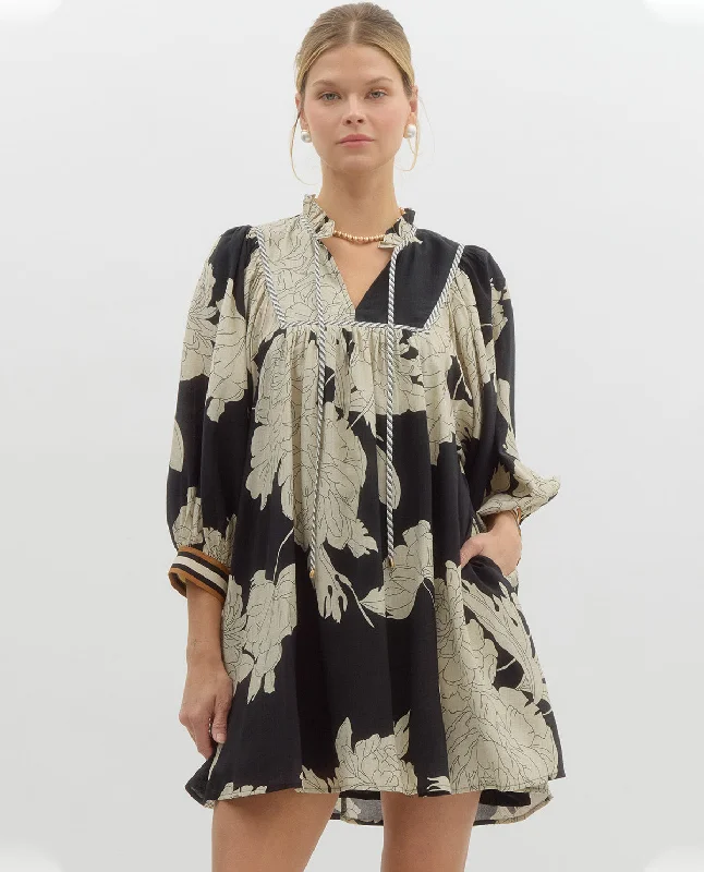 Printed Dress with Striped Cuff sweetheart Neckline Romantic
