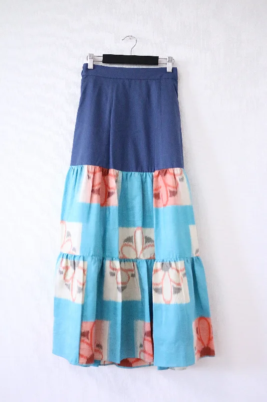 Hal -Meisen Teered Skirt Navy silk skirt luxurious