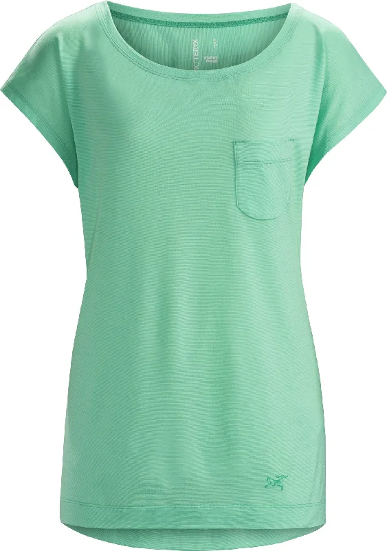 A2B Scoop Neck - Women's|-|T-Shirt à col rond A2B - Femme-- Hooded Caped Shawl Collar A2B Scoop Neck - Women's|-|T-Shirt à col rond A2B - Femme-- Hooded Caped Shawl Collar